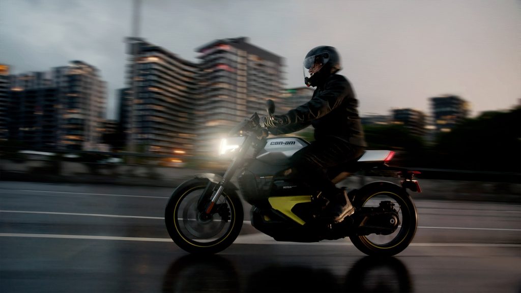 Can-Am Pulse 73